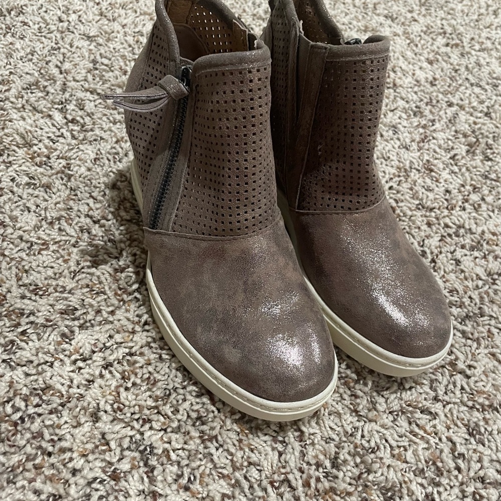 NWOT wedges sofft - Picture 9 of 10